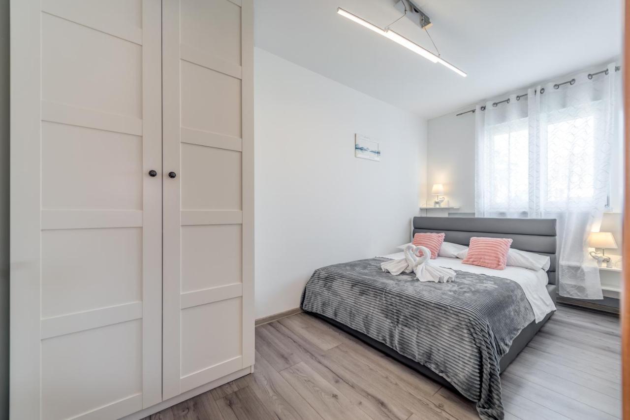 Summer Orchid - Spacious Duplex By The Beach & Ps5 Stobreč Eksteriør bilde